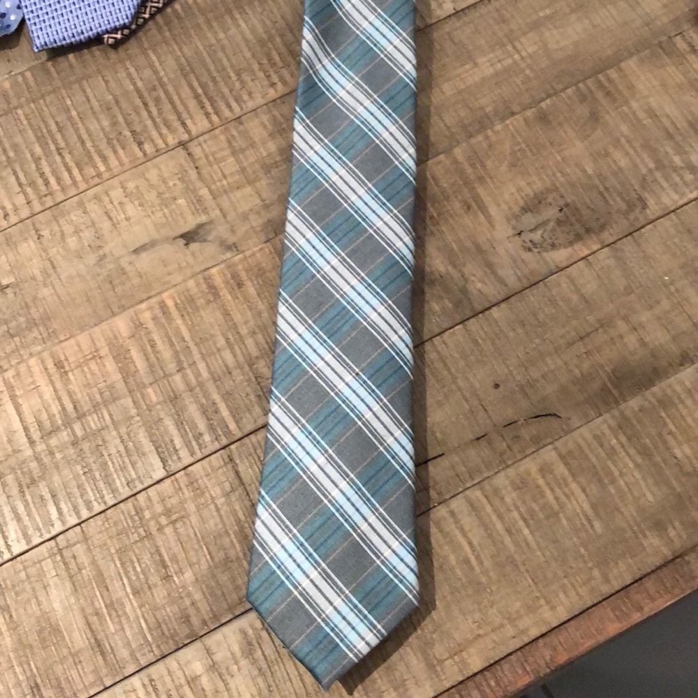 Calvin Klein 2 1/2inches wide perfect condition